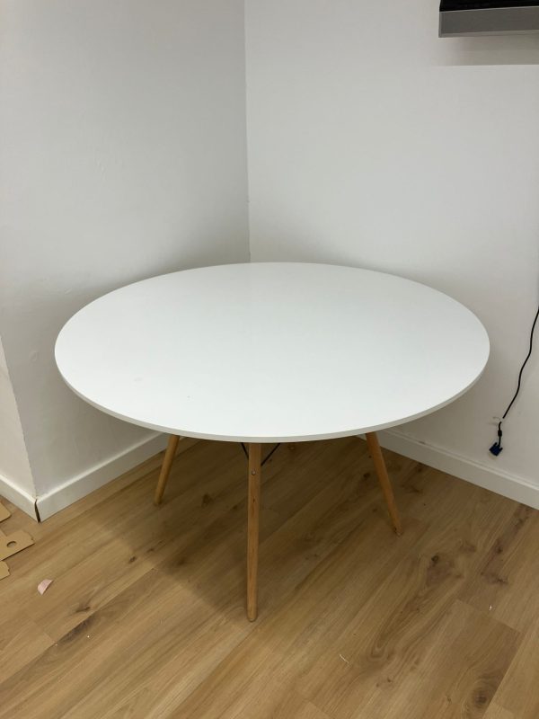 mesa-redonda-blanca-oficina-segunda-mano-barcelona