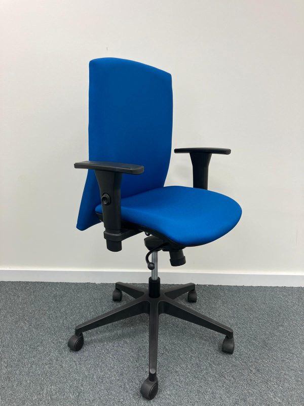 silla-regulable-azul-oficina-brazos-segunda-mano-barcelona