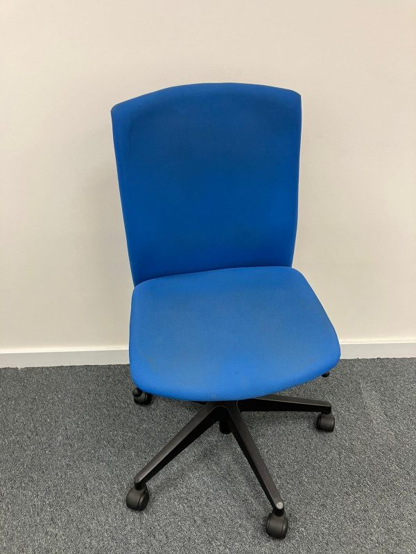 silla-regulable-azul-oficina-segunda-mano-barcelona